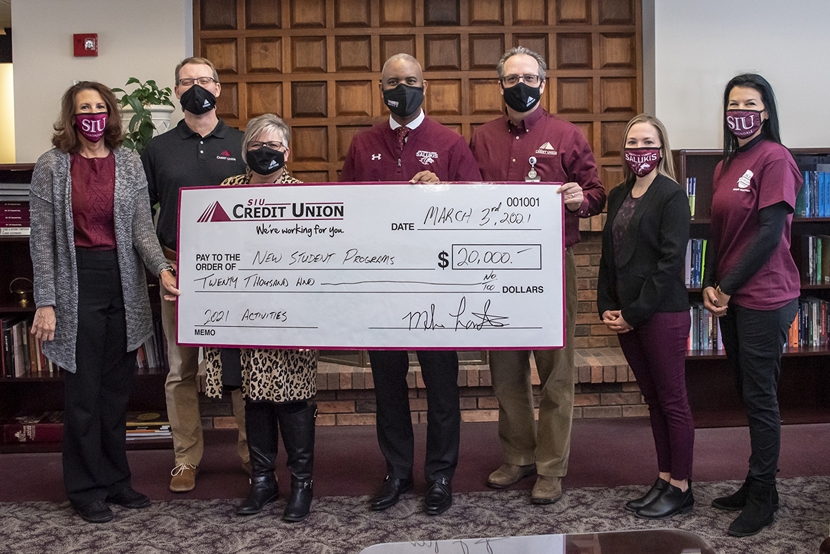 SIU Credit Union presents check to Student Affairs